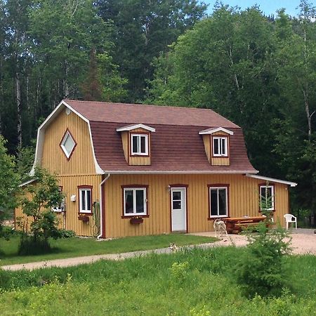 Grangette Entre Chiens Et Loups Hotel L'Anse-Saint-Jean Bilik gambar